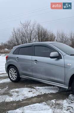Позашляховик / Кросовер Mitsubishi Outlander Sport 2011 в 