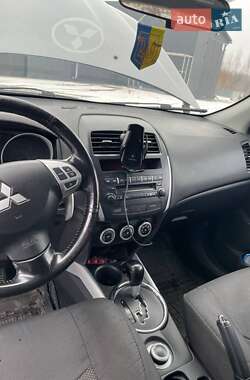 Позашляховик / Кросовер Mitsubishi Outlander Sport 2011 в 