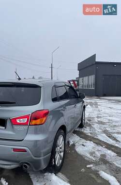Позашляховик / Кросовер Mitsubishi Outlander Sport 2011 в 