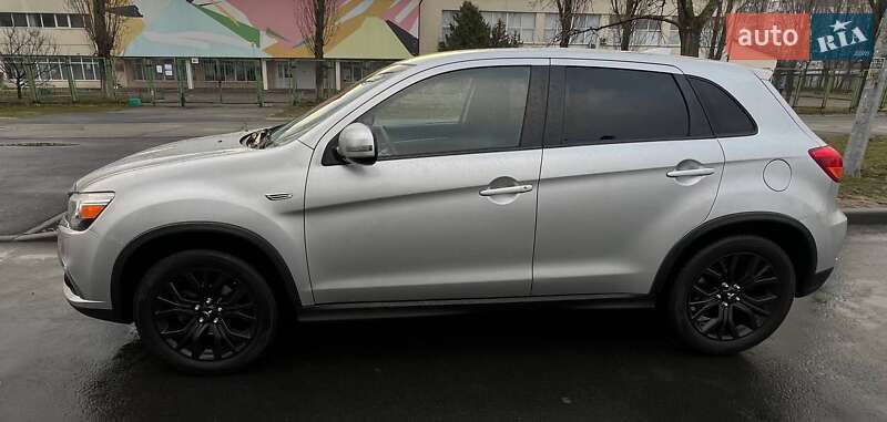 Внедорожник / Кроссовер Mitsubishi Outlander Sport 2018 в Киеве