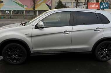 Внедорожник / Кроссовер Mitsubishi Outlander Sport 2018 в 