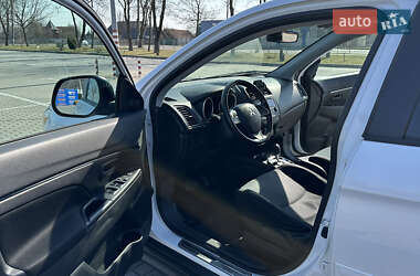 Внедорожник / Кроссовер Mitsubishi Outlander Sport 2015 в 