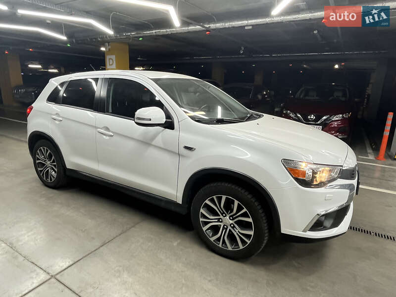 Позашляховик / Кросовер Mitsubishi Outlander Sport 2016 в Києві