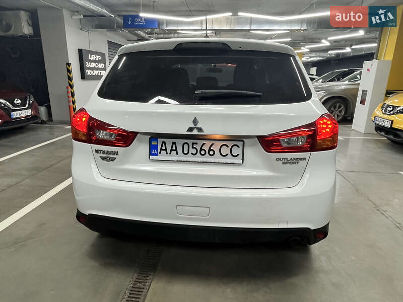Позашляховик / Кросовер Mitsubishi Outlander Sport 2016 в Києві