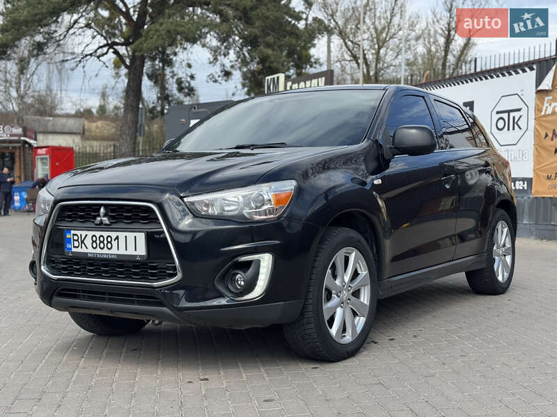 Внедорожник / Кроссовер Mitsubishi Outlander Sport 2015 в Ровно