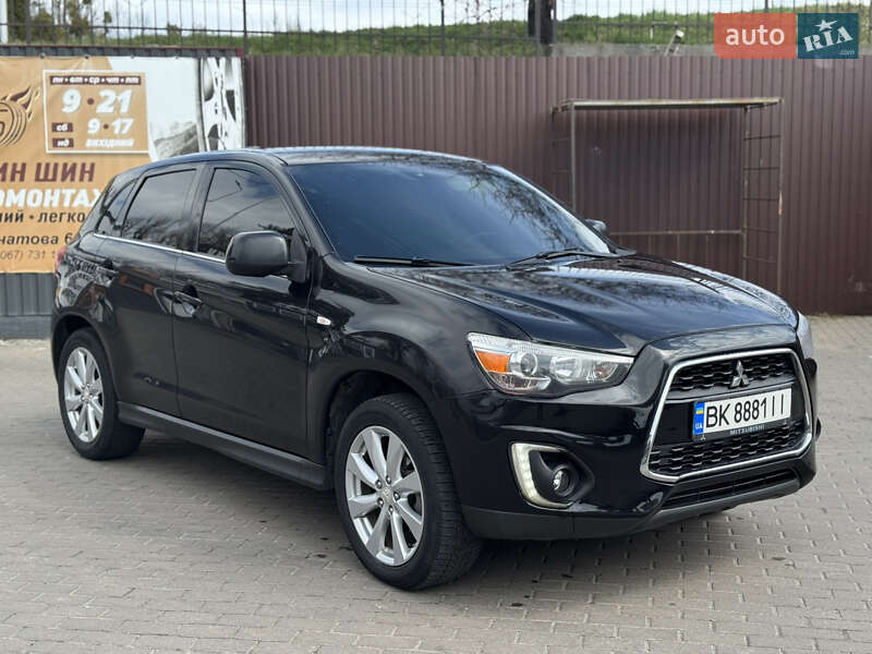 Внедорожник / Кроссовер Mitsubishi Outlander Sport 2015 в Ровно