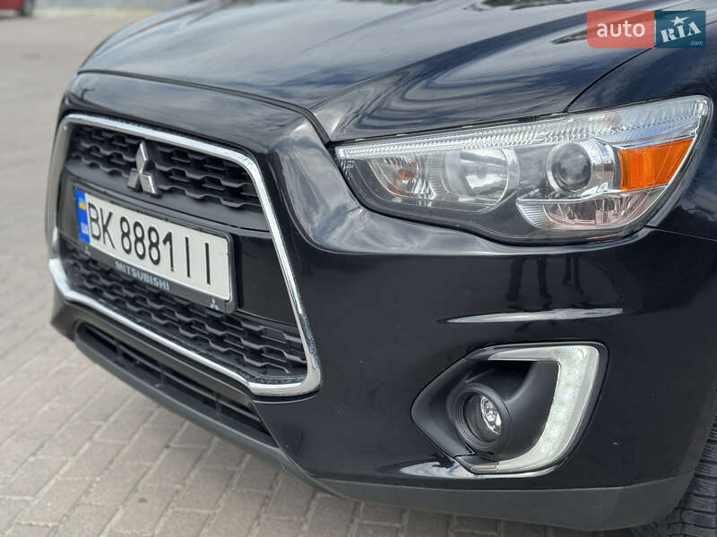 Внедорожник / Кроссовер Mitsubishi Outlander Sport 2015 в Ровно