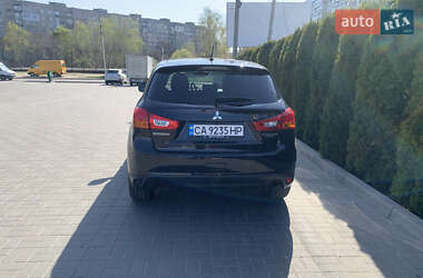 Позашляховик / Кросовер Mitsubishi Outlander Sport 2015 в 