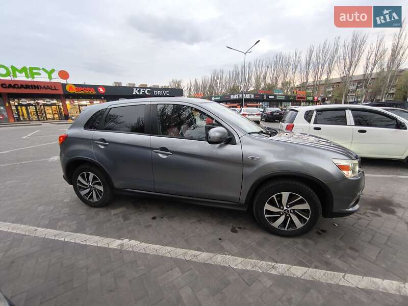Внедорожник / Кроссовер Mitsubishi Outlander Sport 2016 в Кривом Роге