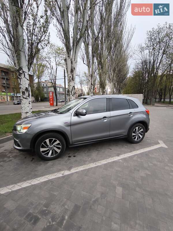 Внедорожник / Кроссовер Mitsubishi Outlander Sport 2016 в Кривом Роге