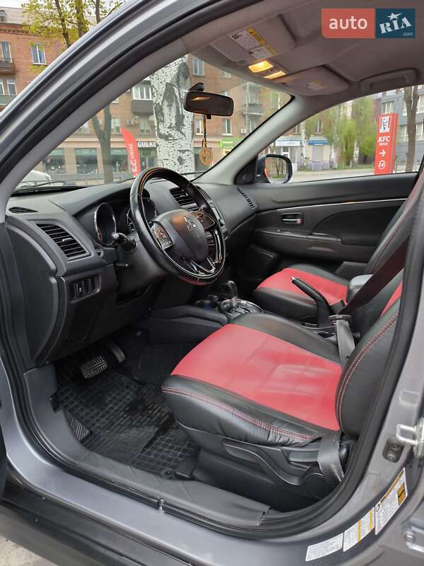 Внедорожник / Кроссовер Mitsubishi Outlander Sport 2016 в Кривом Роге