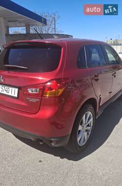 Позашляховик / Кросовер Mitsubishi Outlander Sport 2014 в 