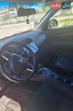Позашляховик / Кросовер Mitsubishi Outlander Sport 2014 в 