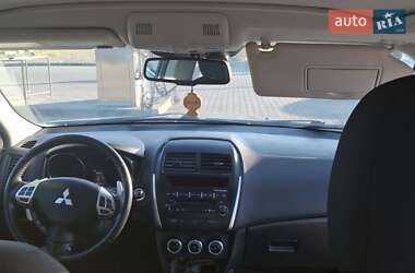 Внедорожник / Кроссовер Mitsubishi Outlander Sport 2012 в 