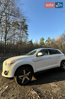 Позашляховик / Кросовер Mitsubishi Outlander Sport 2014 в 