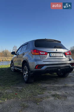 Внедорожник / Кроссовер Mitsubishi Outlander Sport 2018 в Староконстантинове