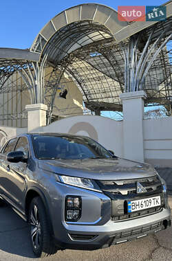 Позашляховик / Кросовер Mitsubishi Outlander Sport 2020 в 