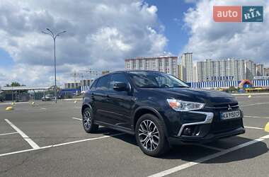 Позашляховик / Кросовер Mitsubishi Outlander Sport 2017 в 
