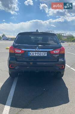 Позашляховик / Кросовер Mitsubishi Outlander Sport 2017 в 