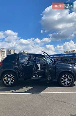 Позашляховик / Кросовер Mitsubishi Outlander Sport 2017 в 