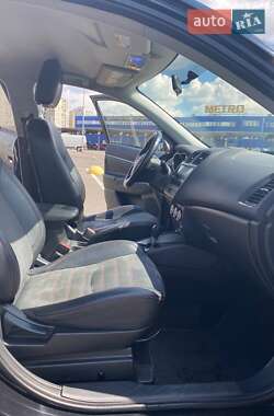Позашляховик / Кросовер Mitsubishi Outlander Sport 2017 в 