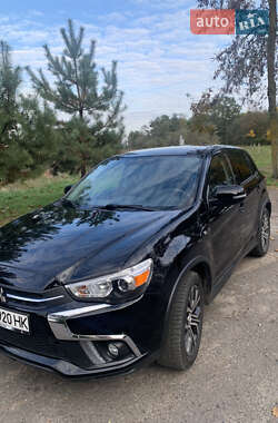 Позашляховик / Кросовер Mitsubishi Outlander Sport 2018 в 
