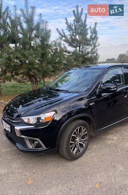 Позашляховик / Кросовер Mitsubishi Outlander Sport 2018 в 