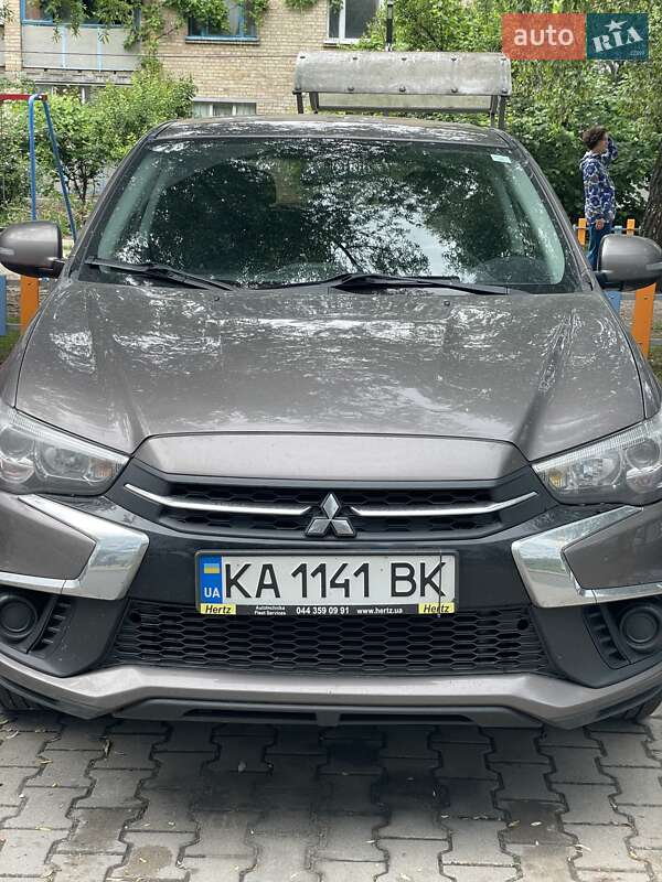 Позашляховик / Кросовер Mitsubishi Outlander Sport 2018 в 