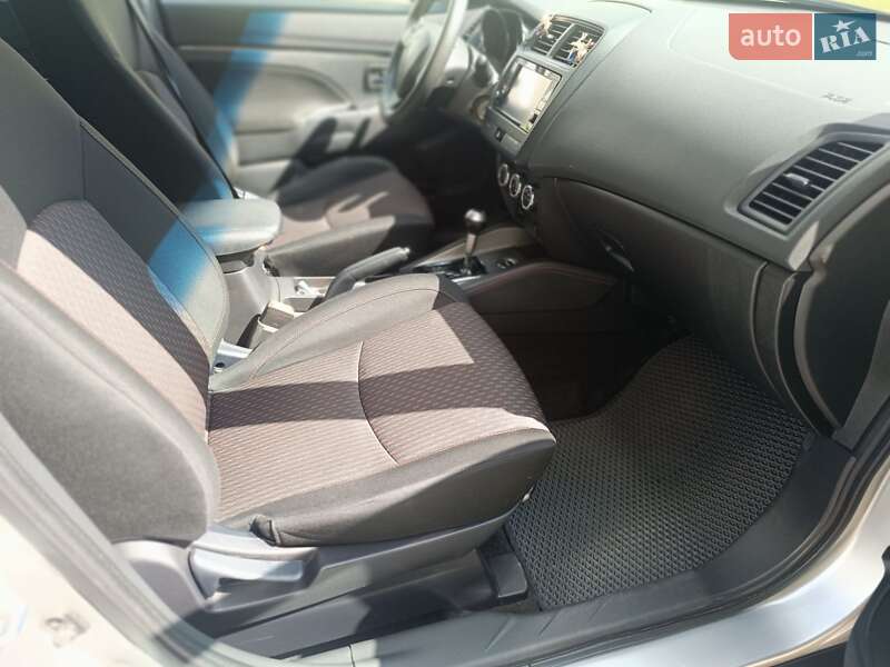 Внедорожник / Кроссовер Mitsubishi Outlander Sport 2018 в Харькове