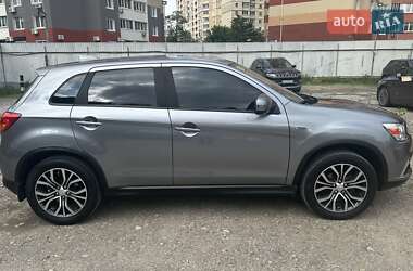 Позашляховик / Кросовер Mitsubishi Outlander Sport 2016 в Києві