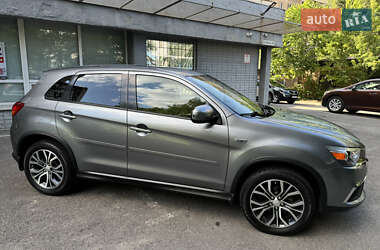 Внедорожник / Кроссовер Mitsubishi Outlander Sport 2016 в 