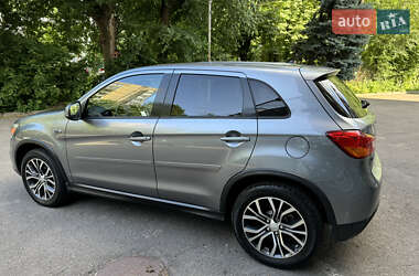 Внедорожник / Кроссовер Mitsubishi Outlander Sport 2016 в 