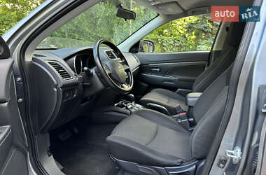 Внедорожник / Кроссовер Mitsubishi Outlander Sport 2016 в 