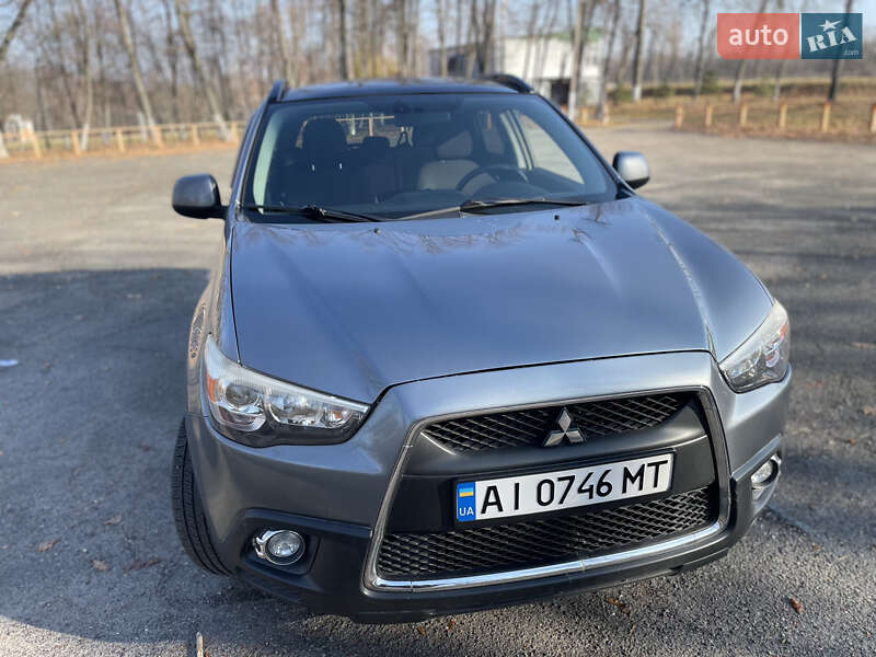 Внедорожник / Кроссовер Mitsubishi Outlander Sport 2011 в Звенигородке