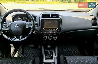 Внедорожник / Кроссовер Mitsubishi Outlander Sport 2021 в 