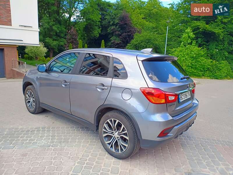 Позашляховик / Кросовер Mitsubishi Outlander Sport 2018 в Львові