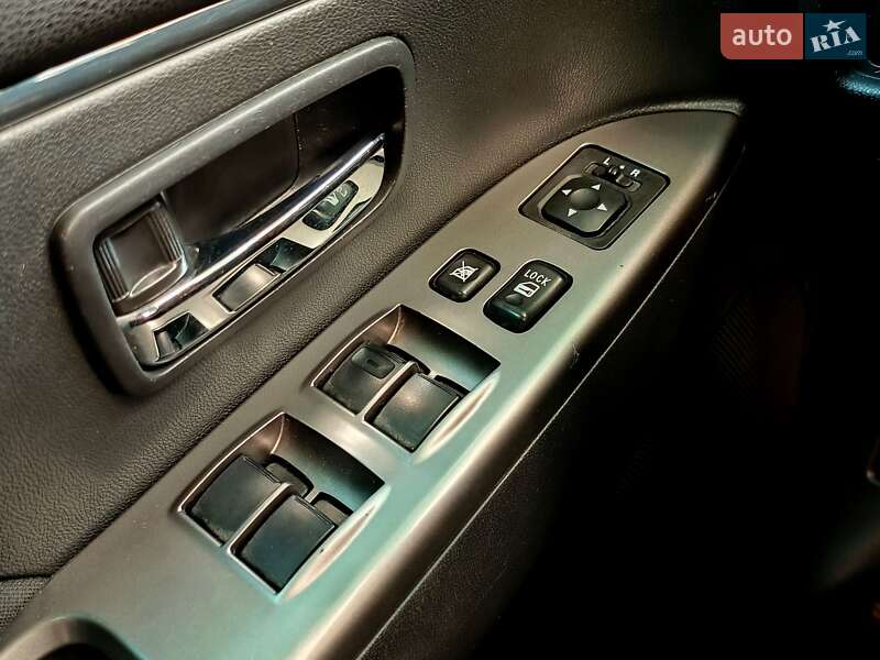 Позашляховик / Кросовер Mitsubishi Outlander Sport 2018 в Львові