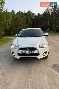 Внедорожник / Кроссовер Mitsubishi Outlander Sport 2014 в Остроге