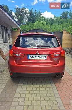 Позашляховик / Кросовер Mitsubishi Outlander Sport 2016 в 