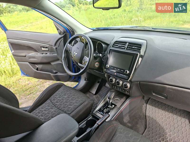 Внедорожник / Кроссовер Mitsubishi Outlander Sport 2020 в Ракитном