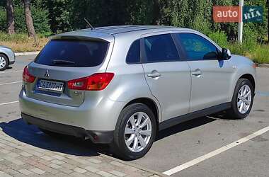 Внедорожник / Кроссовер Mitsubishi Outlander Sport 2014 в 