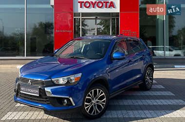 Позашляховик / Кросовер Mitsubishi Outlander Sport 2016 в Запоріжжі