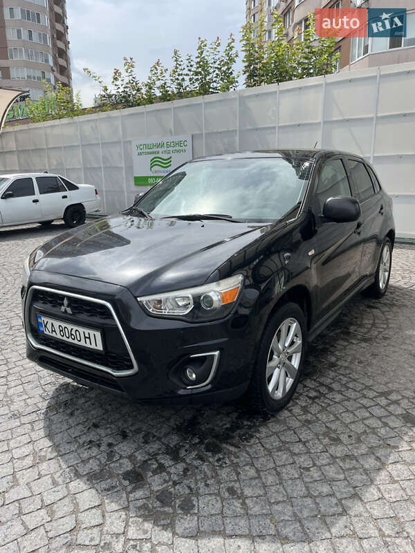 Внедорожник / Кроссовер Mitsubishi Outlander Sport 2015 в Бобрике
