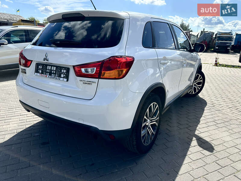 Позашляховик / Кросовер Mitsubishi Outlander Sport 2016 в Львові
