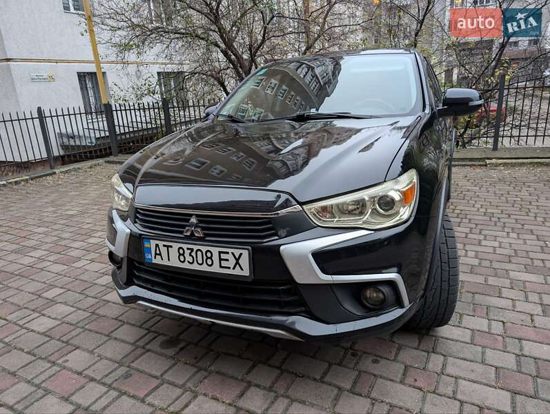 Позашляховик / Кросовер Mitsubishi Outlander Sport 2017 в 