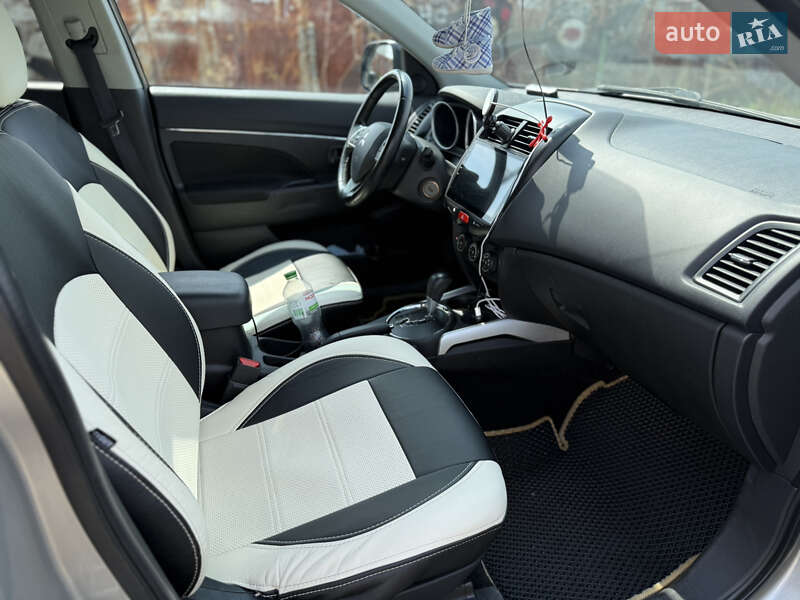 Позашляховик / Кросовер Mitsubishi Outlander Sport 2013 в Києві