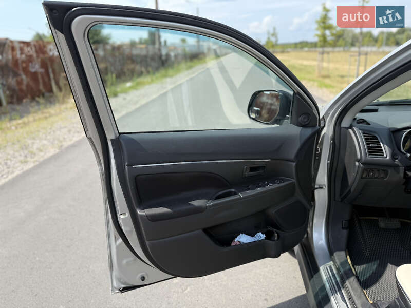 Позашляховик / Кросовер Mitsubishi Outlander Sport 2013 в Києві