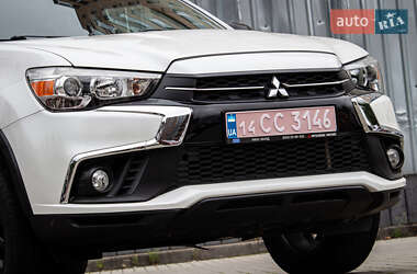 Внедорожник / Кроссовер Mitsubishi Outlander Sport 2018 в 