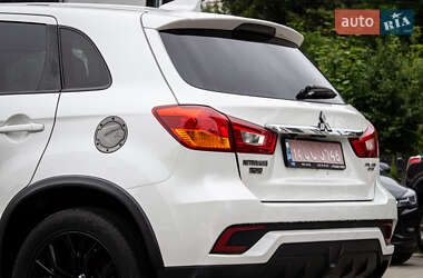 Внедорожник / Кроссовер Mitsubishi Outlander Sport 2018 в 