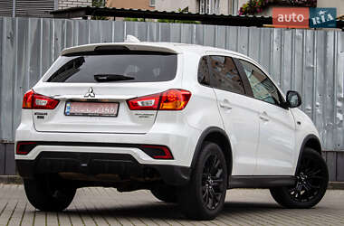 Внедорожник / Кроссовер Mitsubishi Outlander Sport 2018 в 